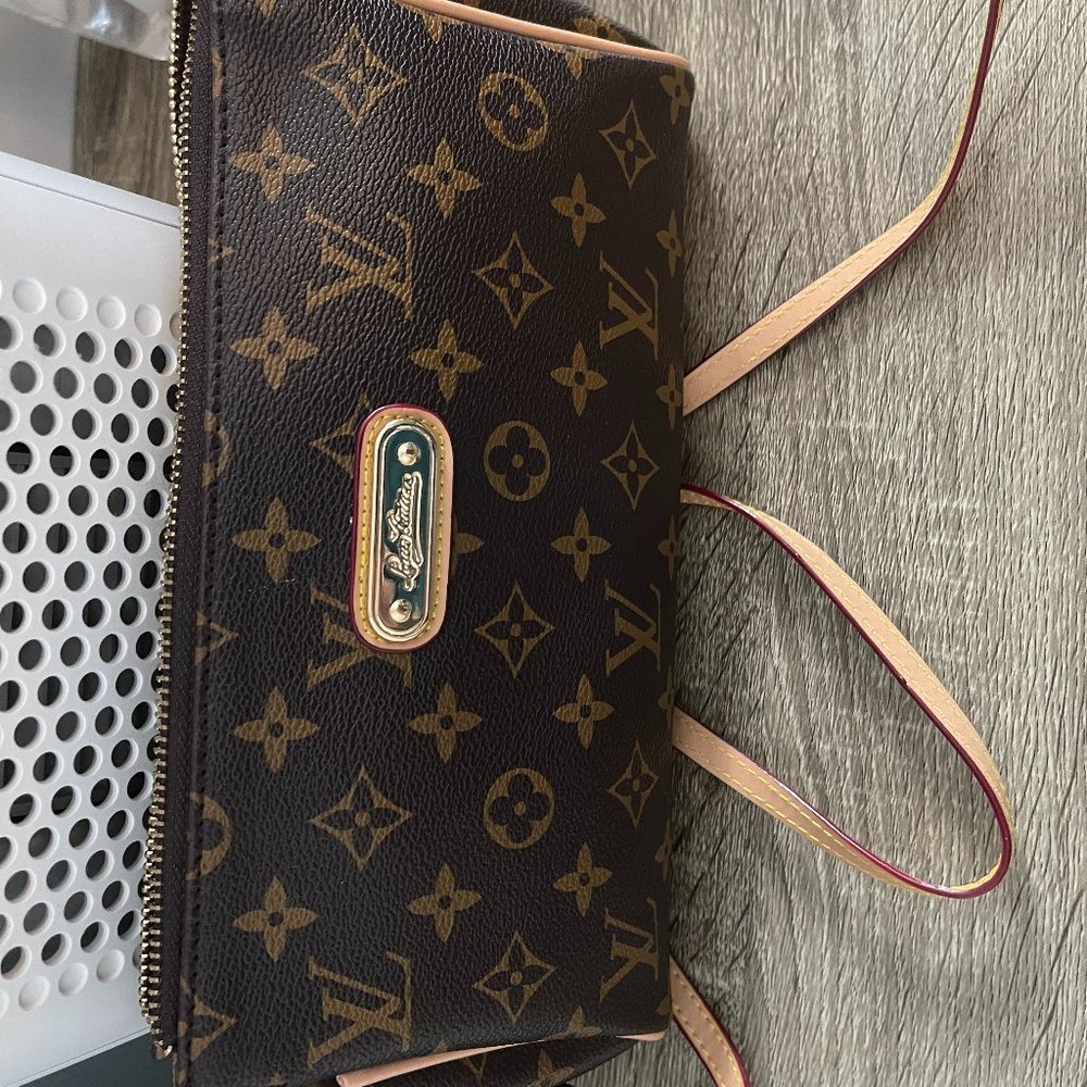 Monogram purse - NOT AUTHENTIC LV